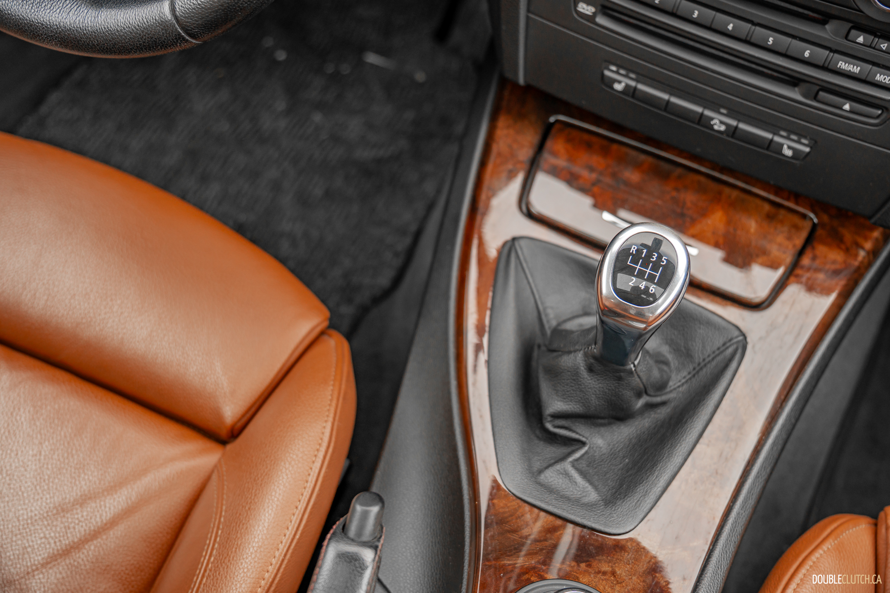 Close-up interior view of the shift knob and centre console in a 2008 BMW 335i Coupe