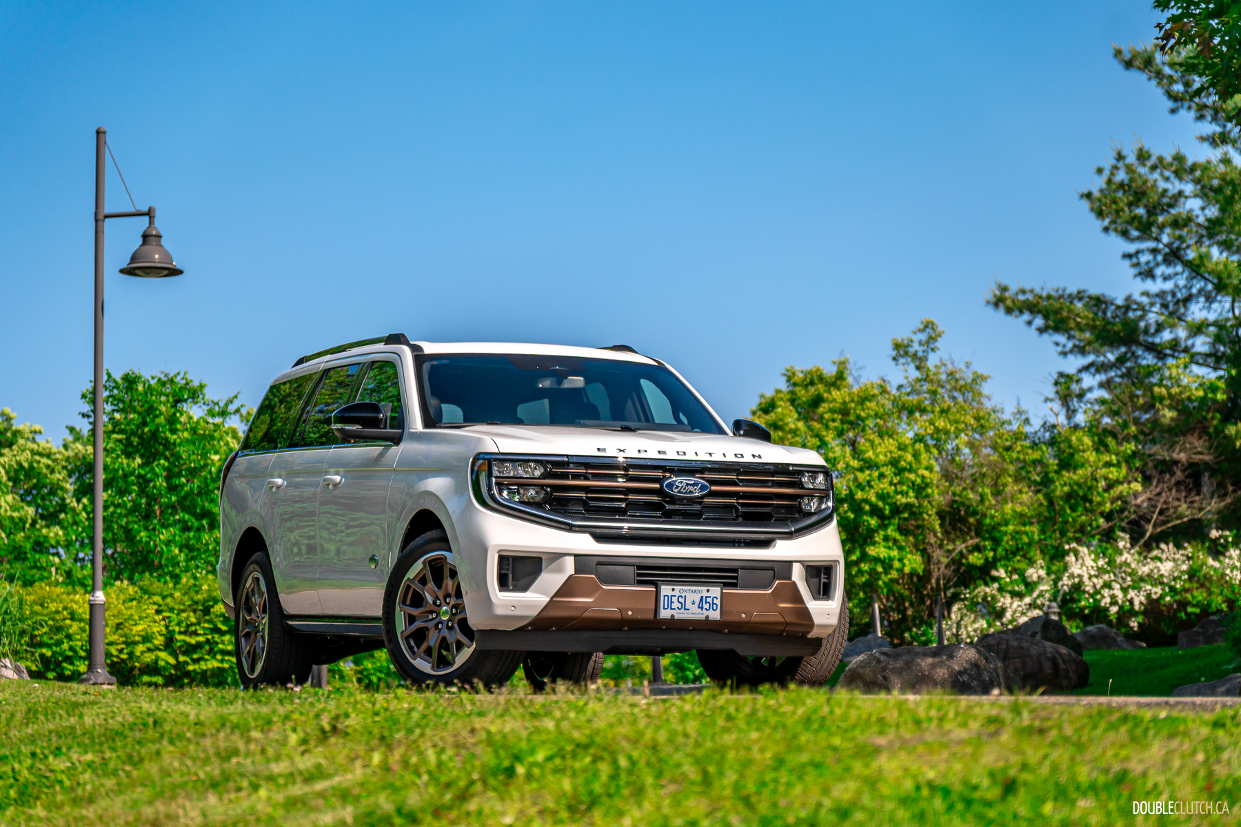 2025 Ford Expedition front quarter view