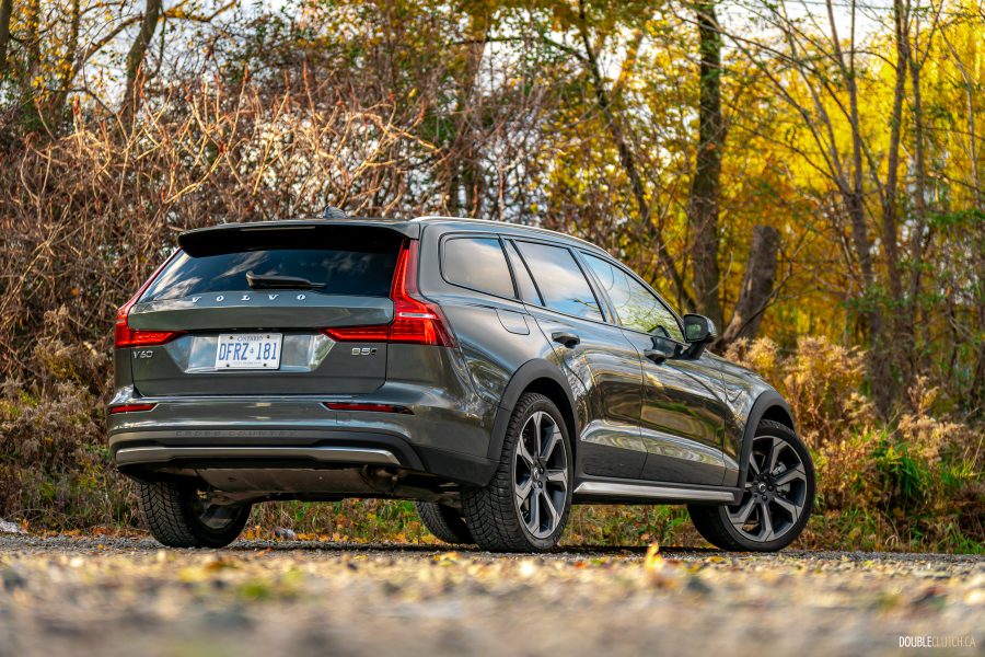 2026 Volvo V60 Cross Country in Forest Lake green