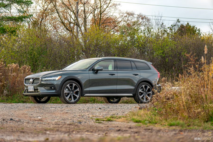 2026 Volvo V60 Cross Country in Forest Lake green