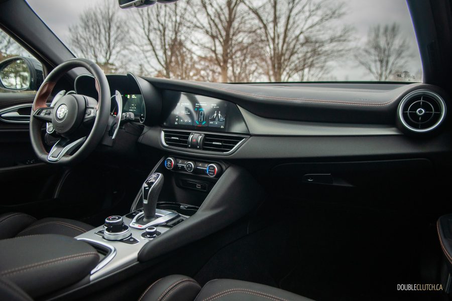 2025 Alfa Romeo Giulia Intensa interior